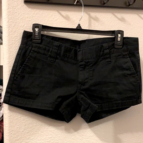 Black low rise shorts - Picture 1 of 3